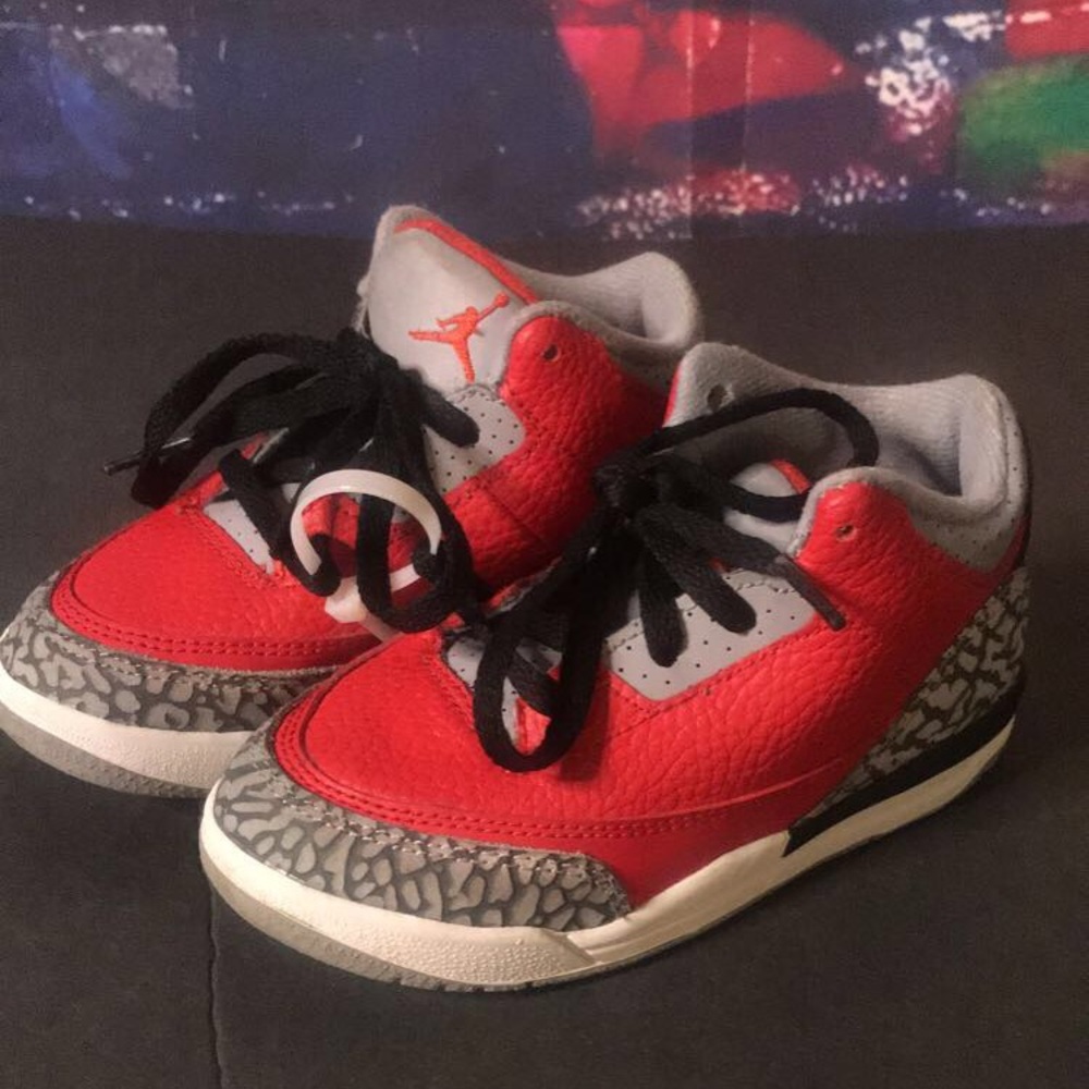 BABY RED & BLACK JORDANS SIZE 9c